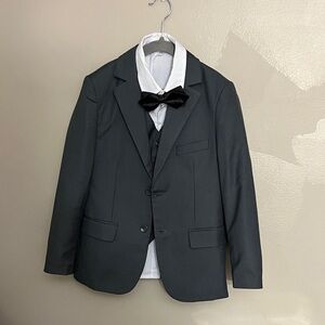 Yuan Lu 5 piece Formal boys gray suit// Bow Tie with White Shirt